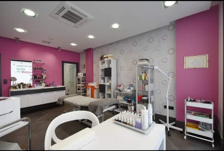 Contacta con Nombre Comercial Cliente