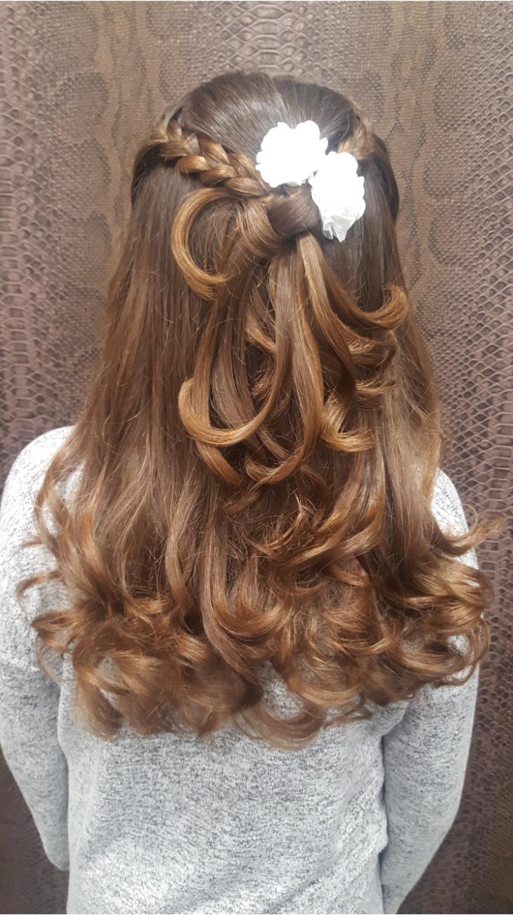 Semirecogido: Ondas y flores blancas