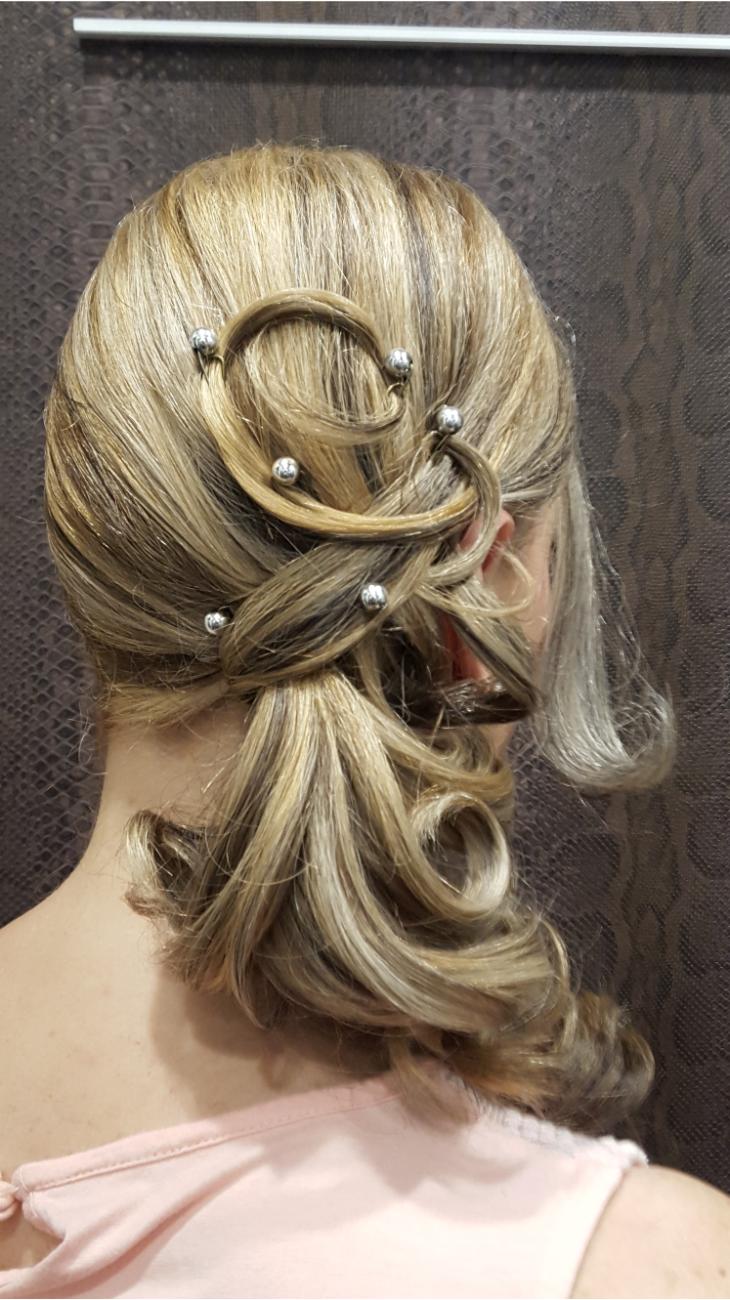 Creatividad y brillo en tu cabello.