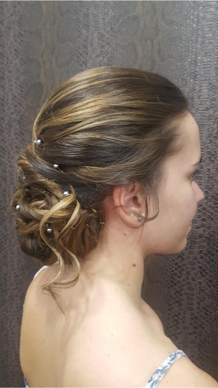 Juego de texturas y volumen natural.