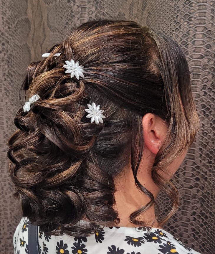 Detalle: Reflejos y flores blancas