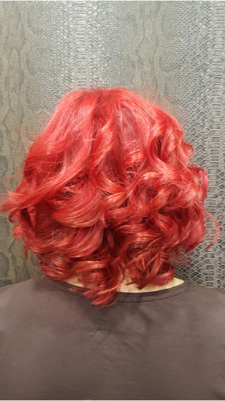 Rojo Pasión: Color vibrante y ondas